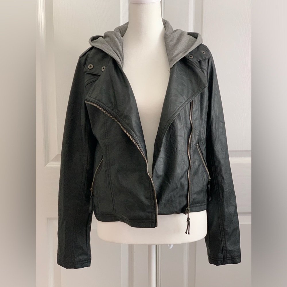 JACK BY BB DAKOTA Women’s Black Faux Leather Gray Detachable Hood Moto Jacket